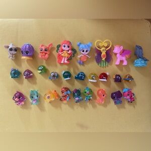 random mini toys (hatchimals, 5 surprise,)